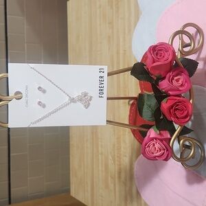 A Beautiful Butterfly And Faux Diamond Earrings & Necklace Set.